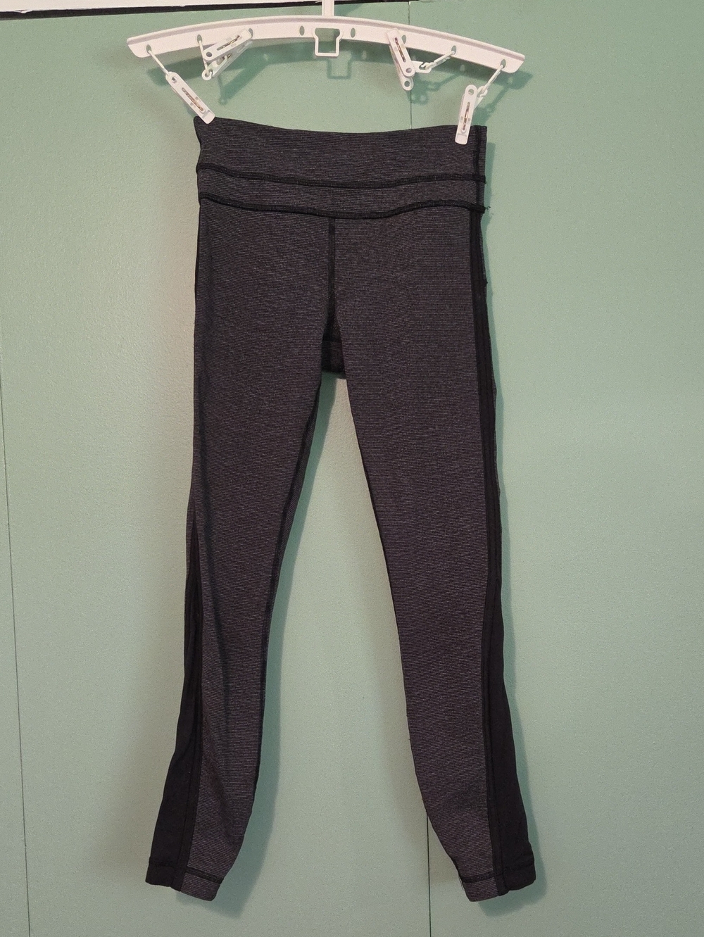 Lululemon Black And Gray Athletic Pant Size 2